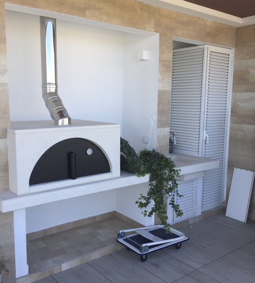 Barbecue in cemento realizzato a mano